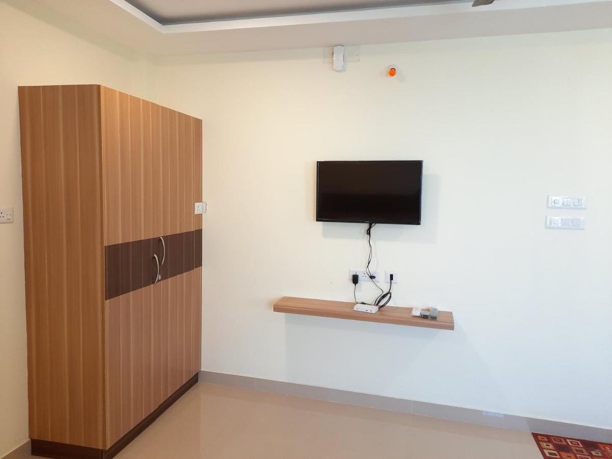 Grk Residency Hotel Guduvancheri Exterior photo